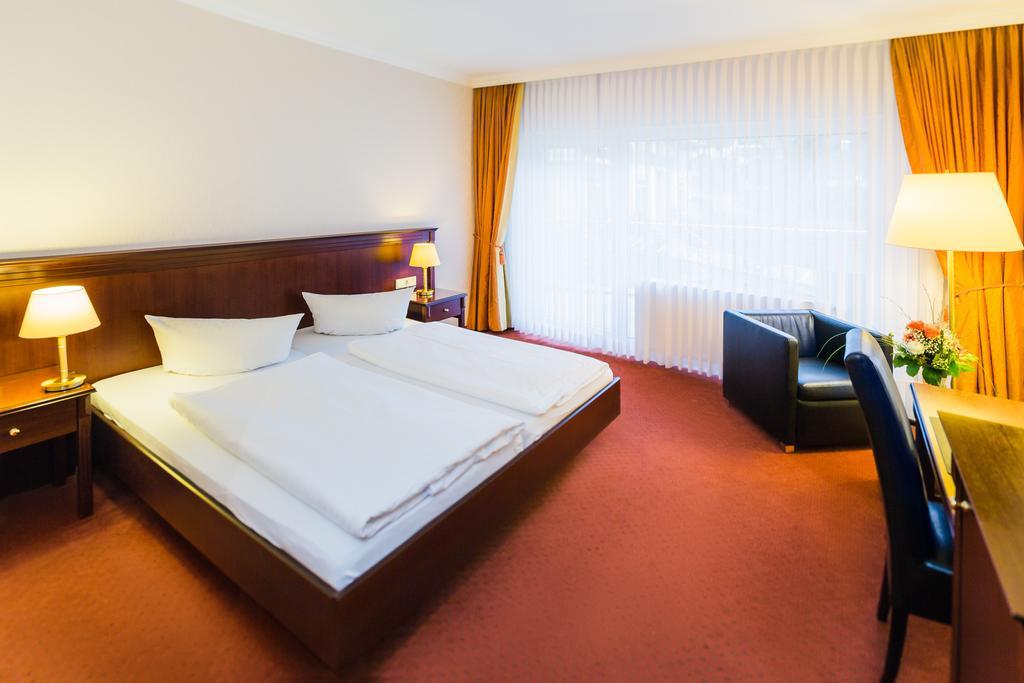 Hotel Villa Marburg Im Park Heigenbruecken Екстер'єр фото