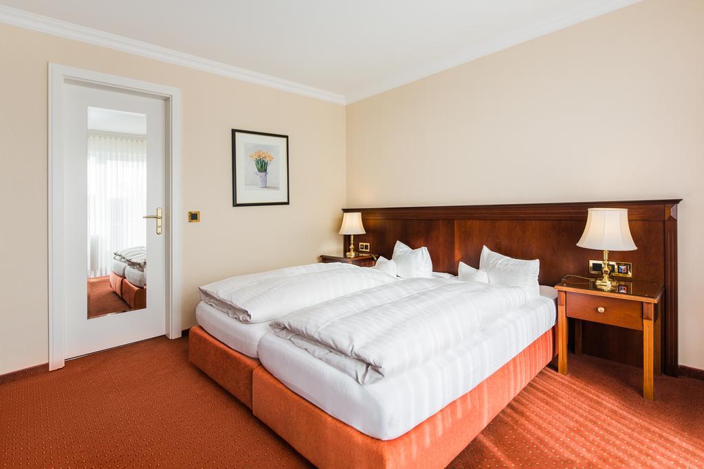 Hotel Villa Marburg Im Park Heigenbruecken Екстер'єр фото