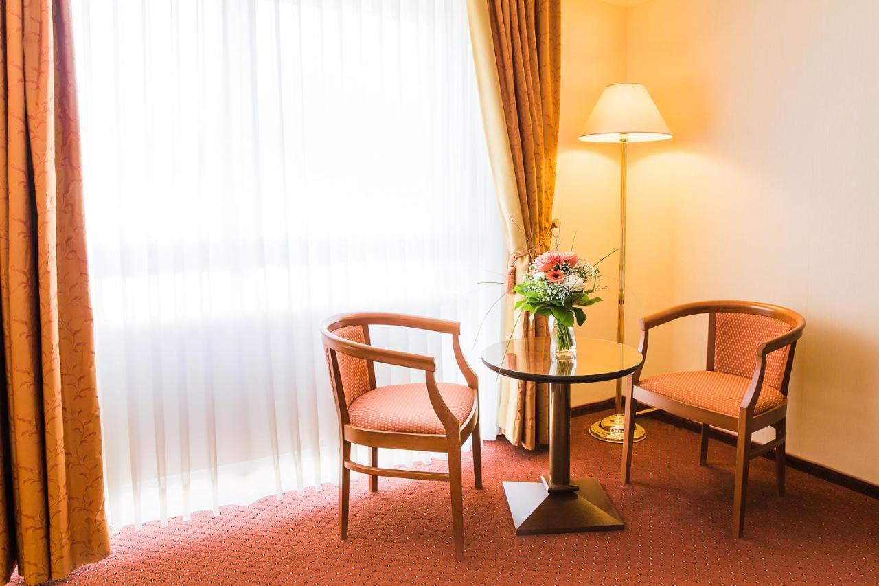 Hotel Villa Marburg Im Park Heigenbruecken Екстер'єр фото